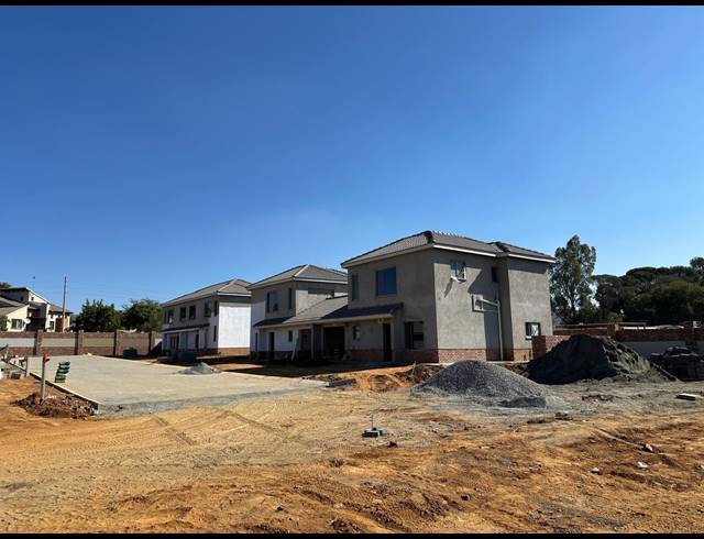 3 BEDROOM SECTIONAL TITLE FOR SALE IN WATERVAL EAST